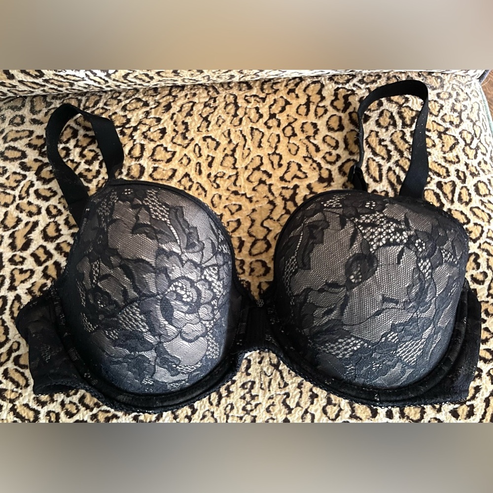 LOT OF TWO Wacoal Underwire Bras 36DD Nude And Black Excellent +++
